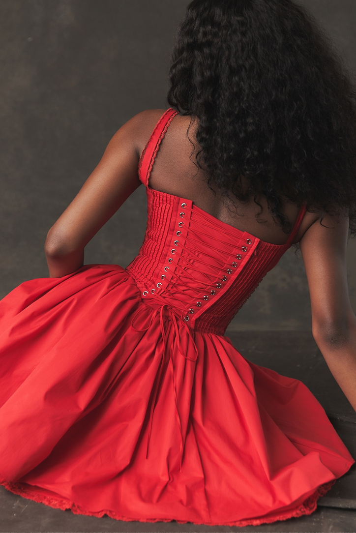 Beautifully Finished Dress in a Timeless Design