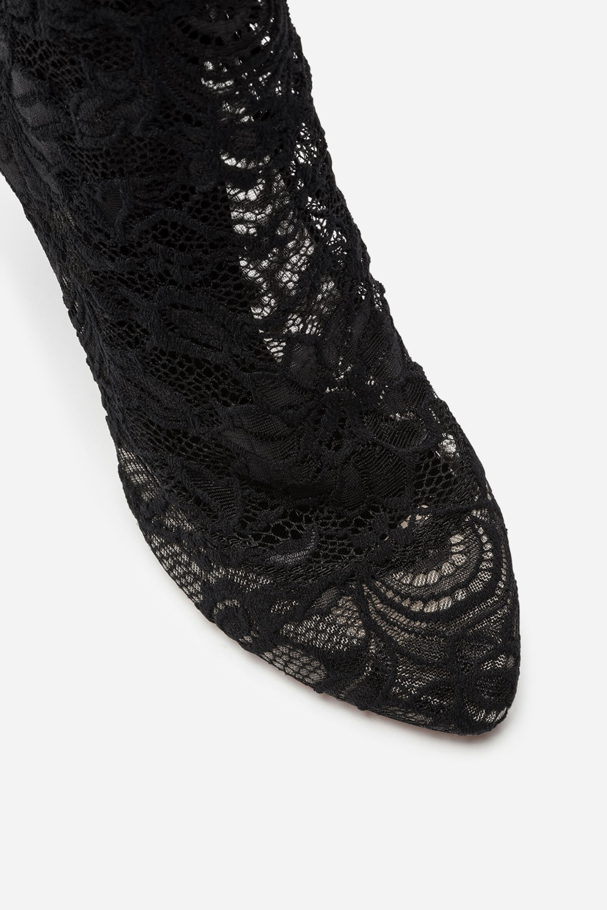 Well Tailored Boots with a Graceful Silhouette