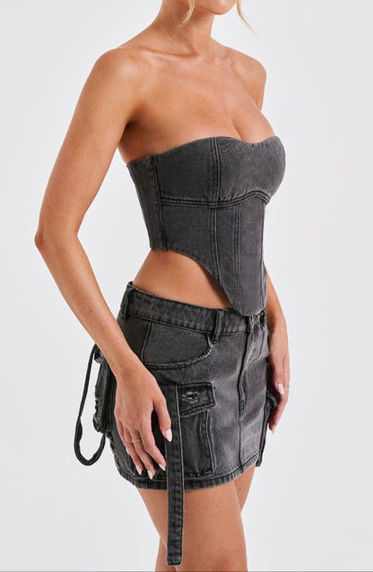Effortlessly Elegant Garment with a Timeless Design