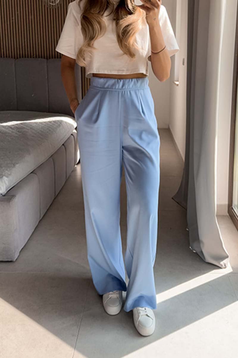 Effortlessly Elegant Trousers with a Timeless Design