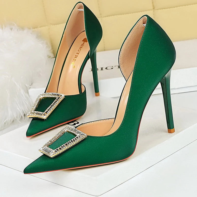 Well Tailored Heels with a Graceful Silhouette