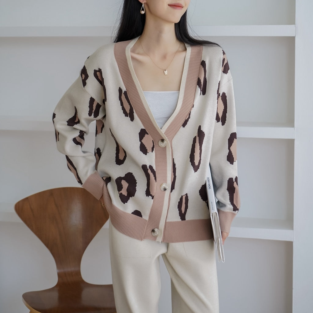 Gracefully Styled Cardigan for Any Occasion