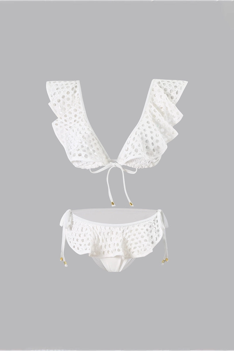 Effortlessly Elegant Swimsuit with a Timeless Design