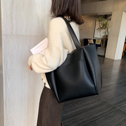 Beautifully Finished Bag in a Timeless Design