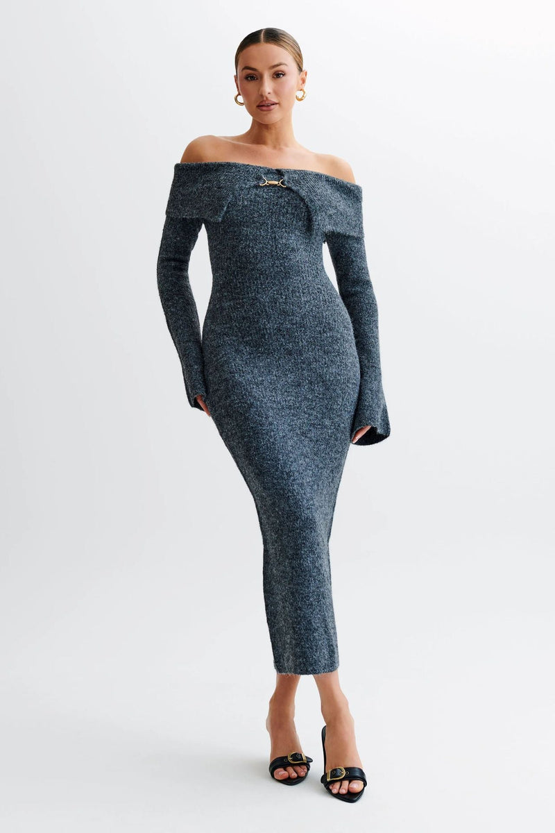 Well Tailored Sweater with a Graceful Silhouette