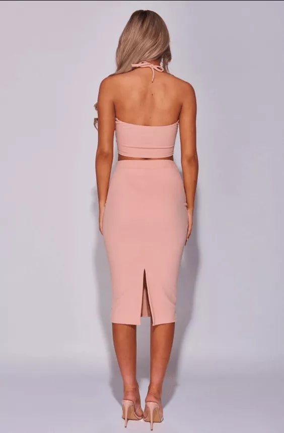 Well Tailored Garment with a Graceful Silhouette