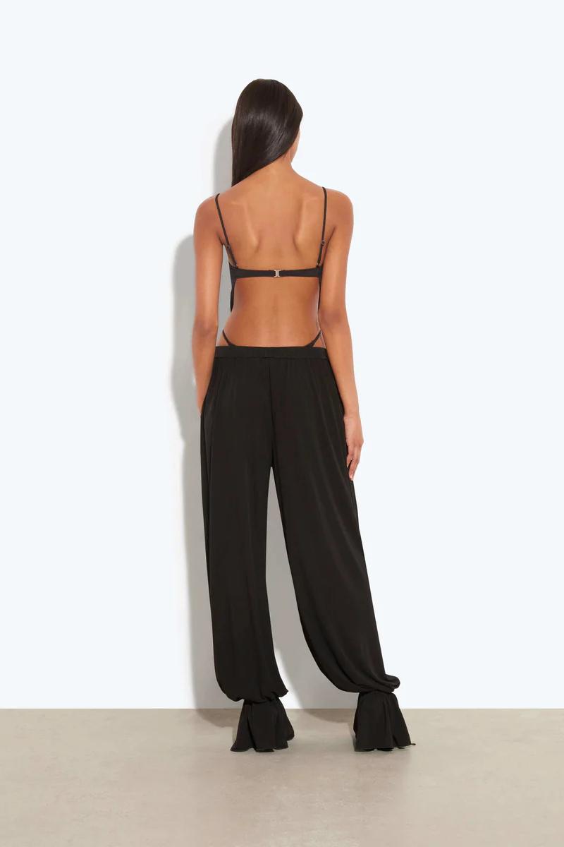 Effortlessly Elegant Swimsuit with a Timeless Design