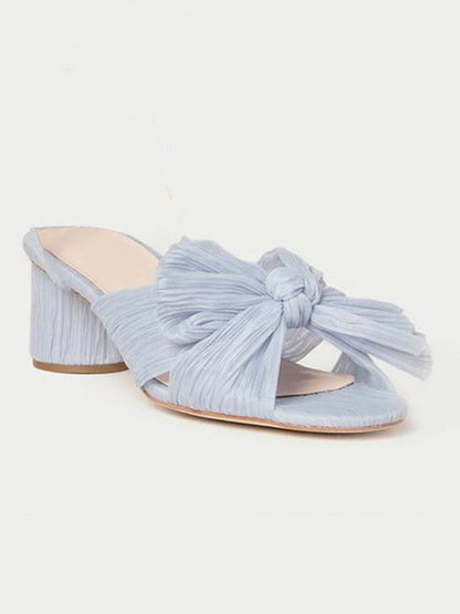 Effortlessly Elegant Sandals with a Timeless Design