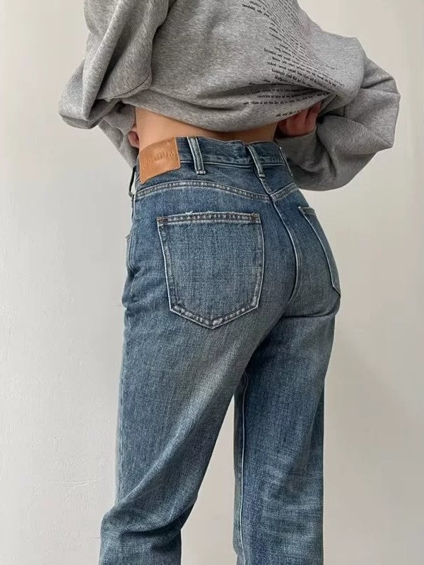 Sophisticated Garment with a Clean Classic Look