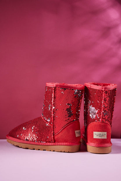 Effortlessly Elegant Boots with a Timeless Design