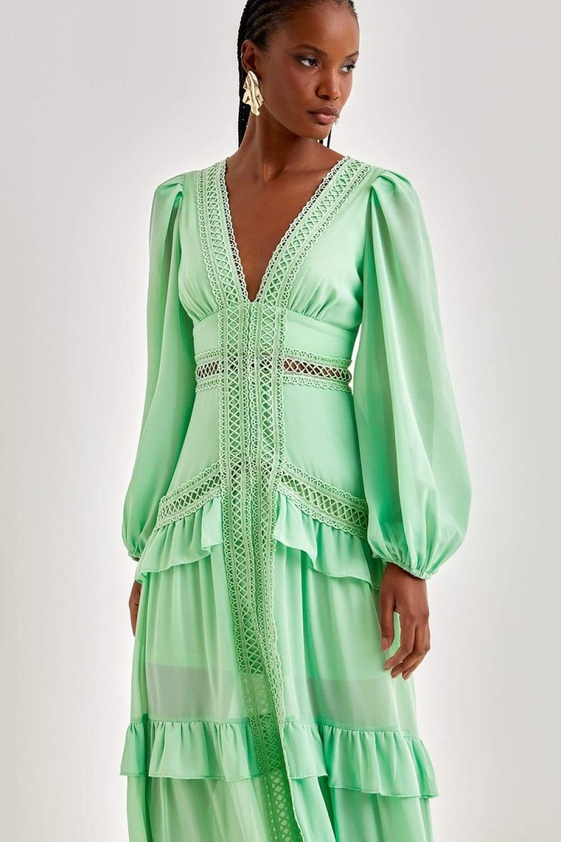 Classic Vintage & Enduringly Stylish Dress