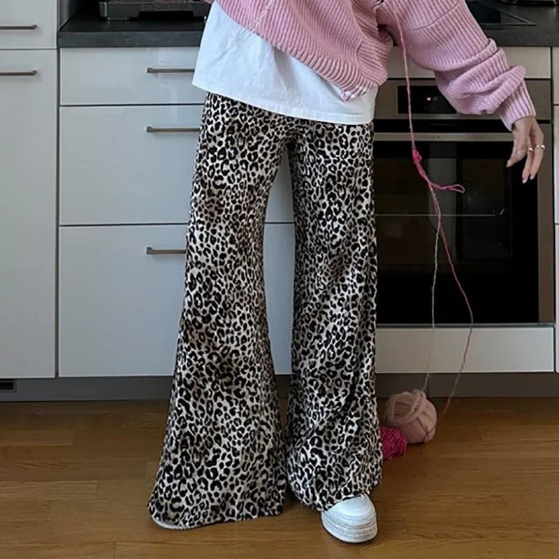 Well Tailored Pants with a Graceful Silhouette