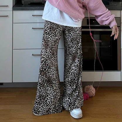 Well Tailored Pants with a Graceful Silhouette