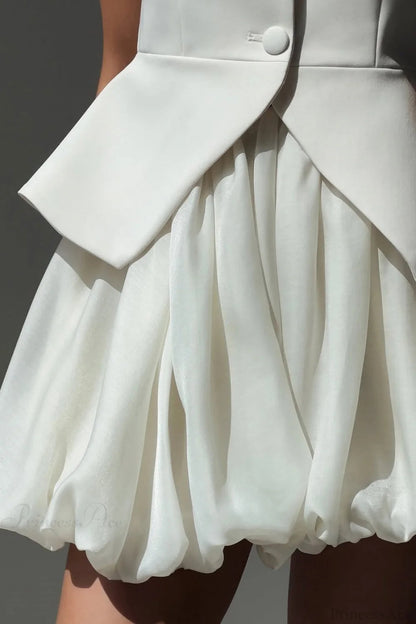 Effortlessly Elegant Garment with a Timeless Design