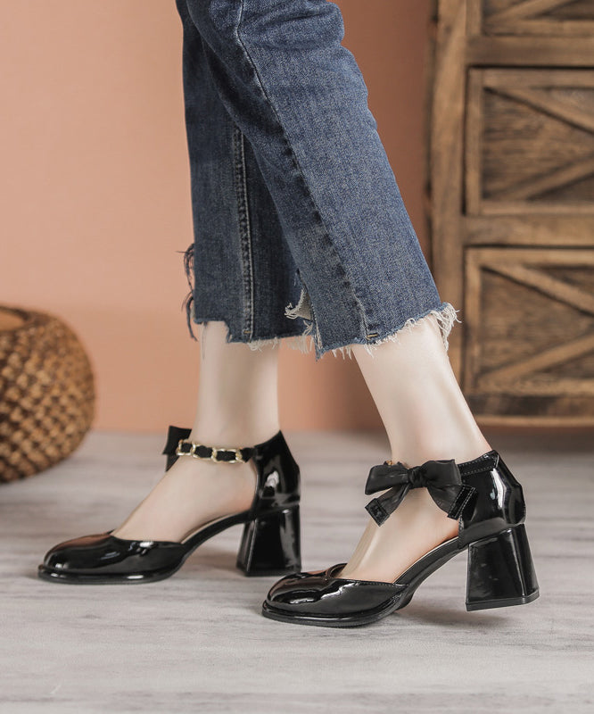 Effortlessly Elegant Sandals with a Timeless Design