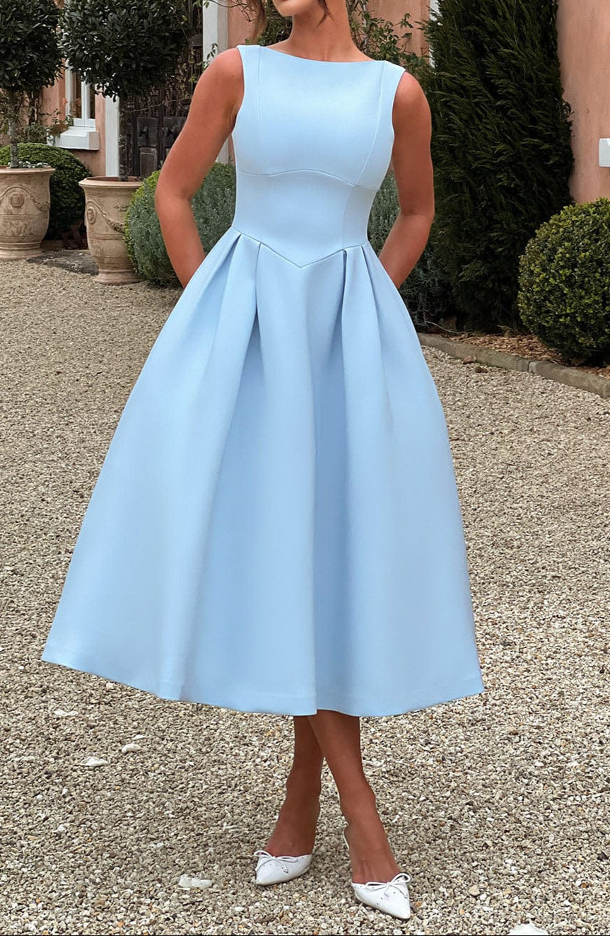 Effortlessly Elegant Dress with a Timeless Design
