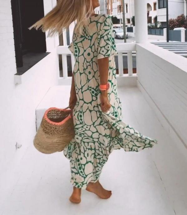 Effortlessly Elegant Dress with a Timeless Design