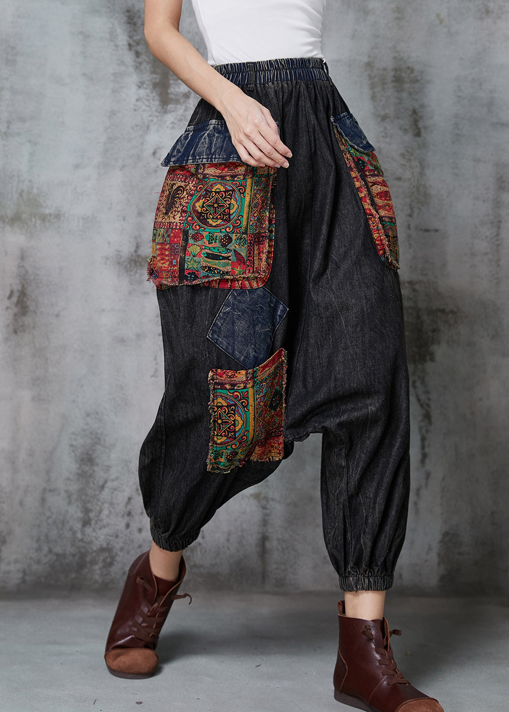 Effortlessly Elegant Pants with a Timeless Design