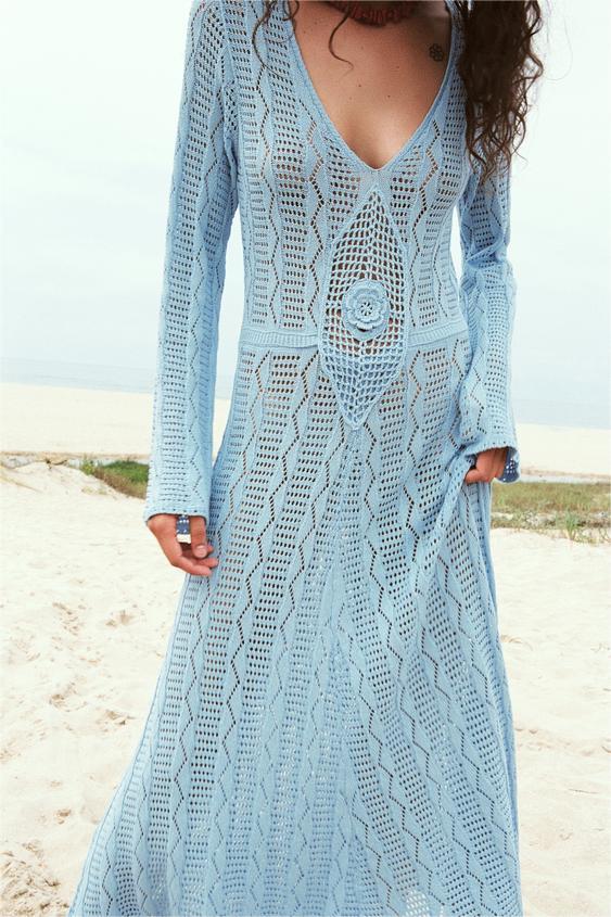Classic Vintage Sweater with a Flattering Fit