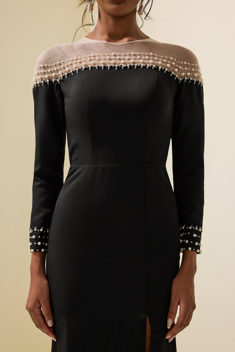 Beautifully Finished Dress in a Timeless Design
