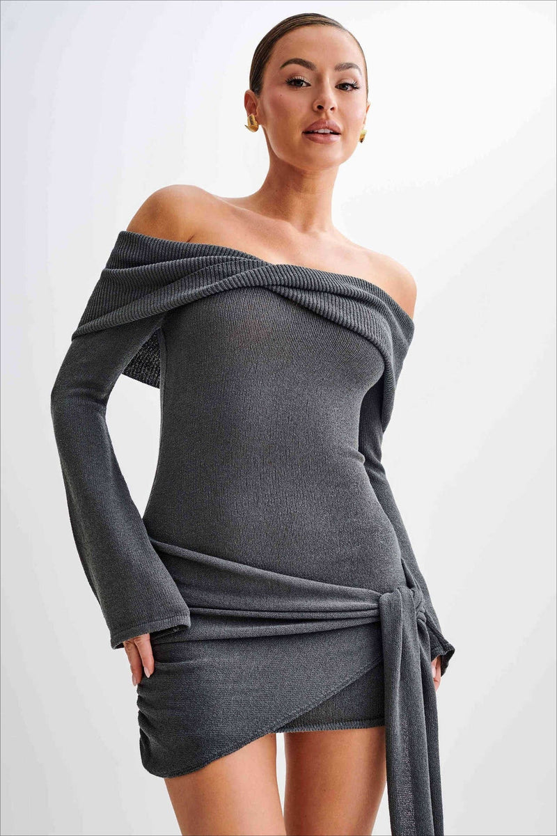 Well Tailored Sweater with a Graceful Silhouette