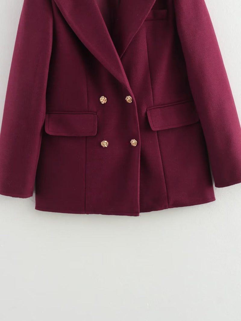 Sophisticated Garment with a Clean Classic Look