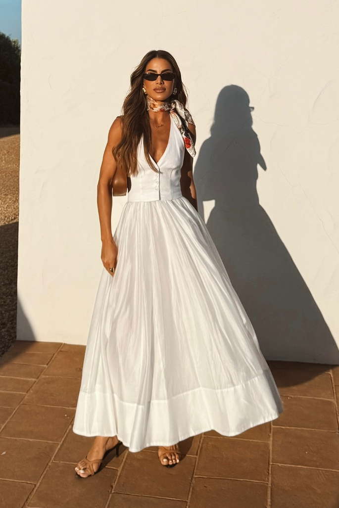 Well Tailored Dress with a Graceful Silhouette
