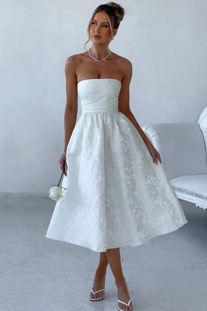 Well Tailored Dress with a Graceful Silhouette