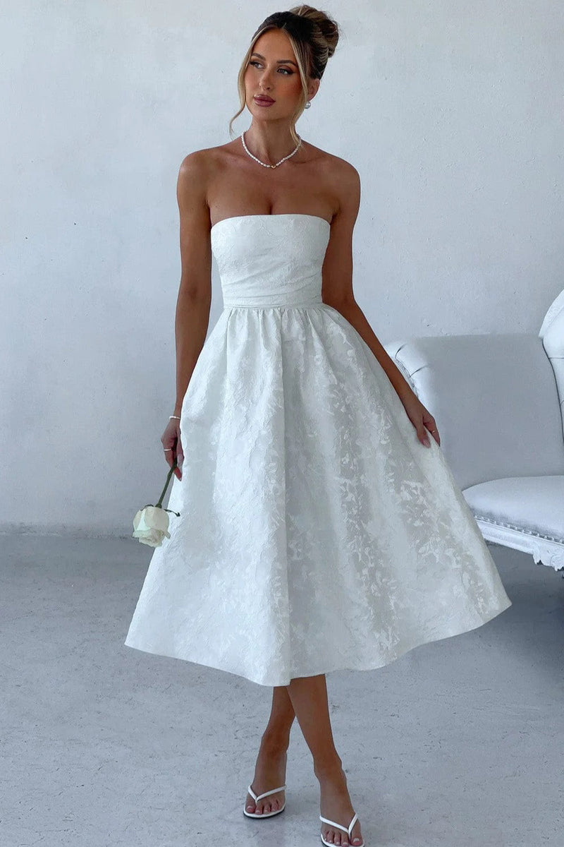 Well Tailored Dress with a Graceful Silhouette