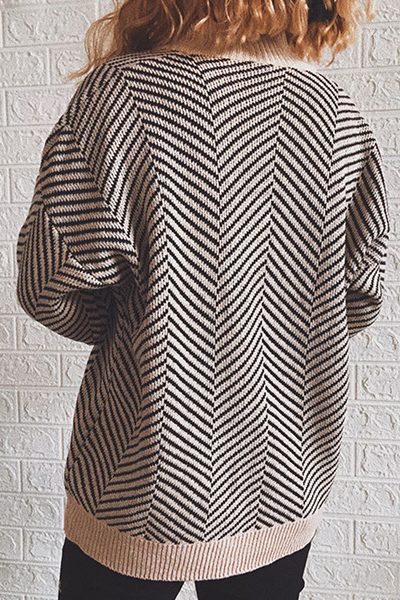 Effortlessly Elegant Sweater with a Timeless Design