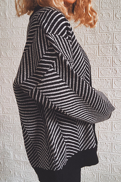 Effortlessly Elegant Sweater with a Timeless Design