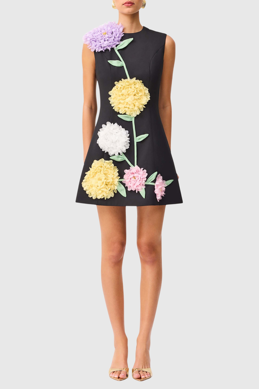 Classic Vintage Dress with a Flattering Fit