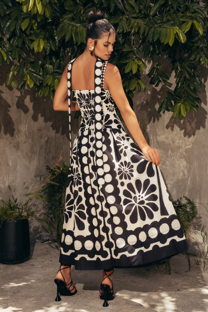 Beautifully Crafted Dress in a Classic Style