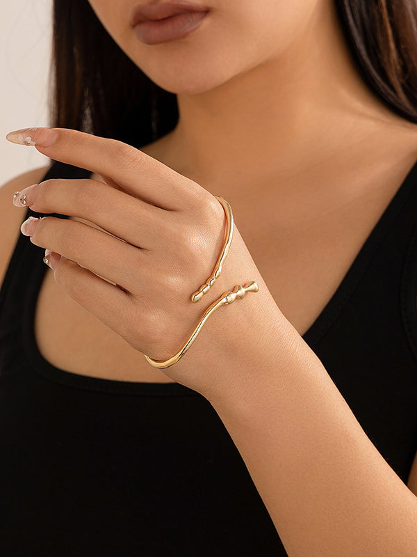 Effortlessly Elegant Garment with a Timeless Design