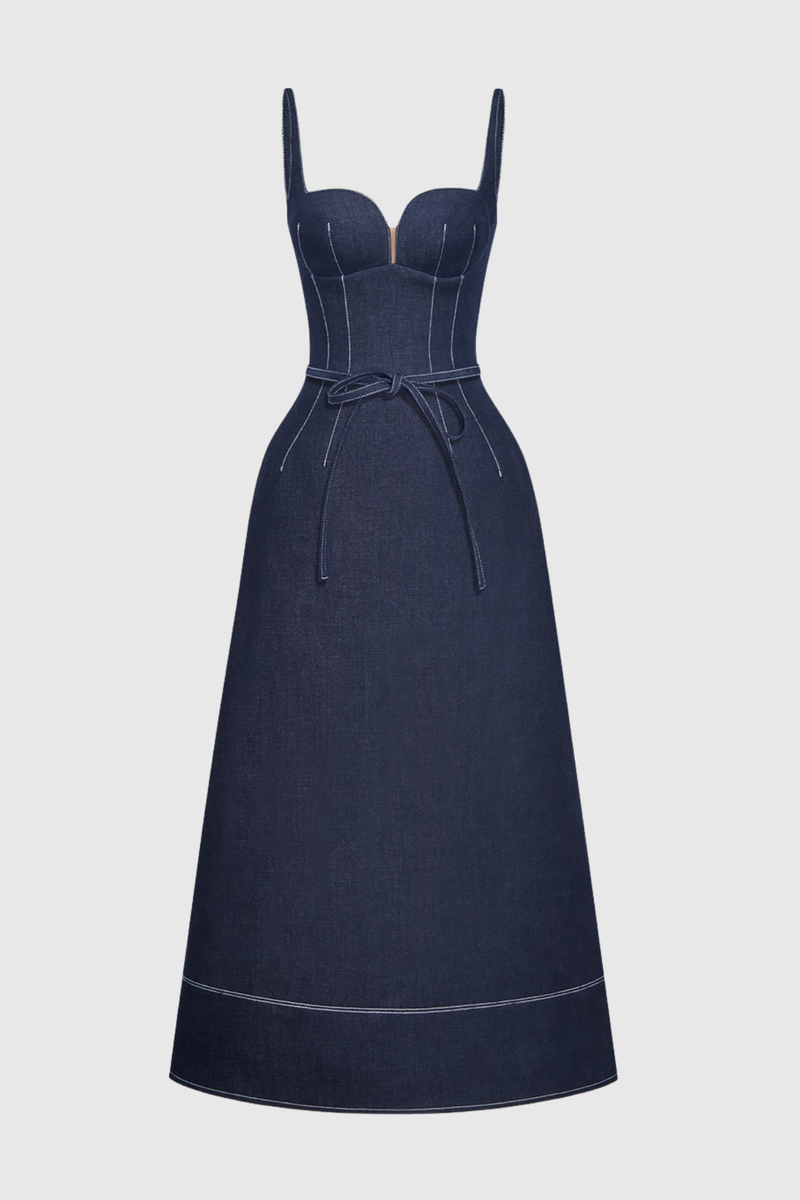 Well Tailored Dress with a Graceful Silhouette