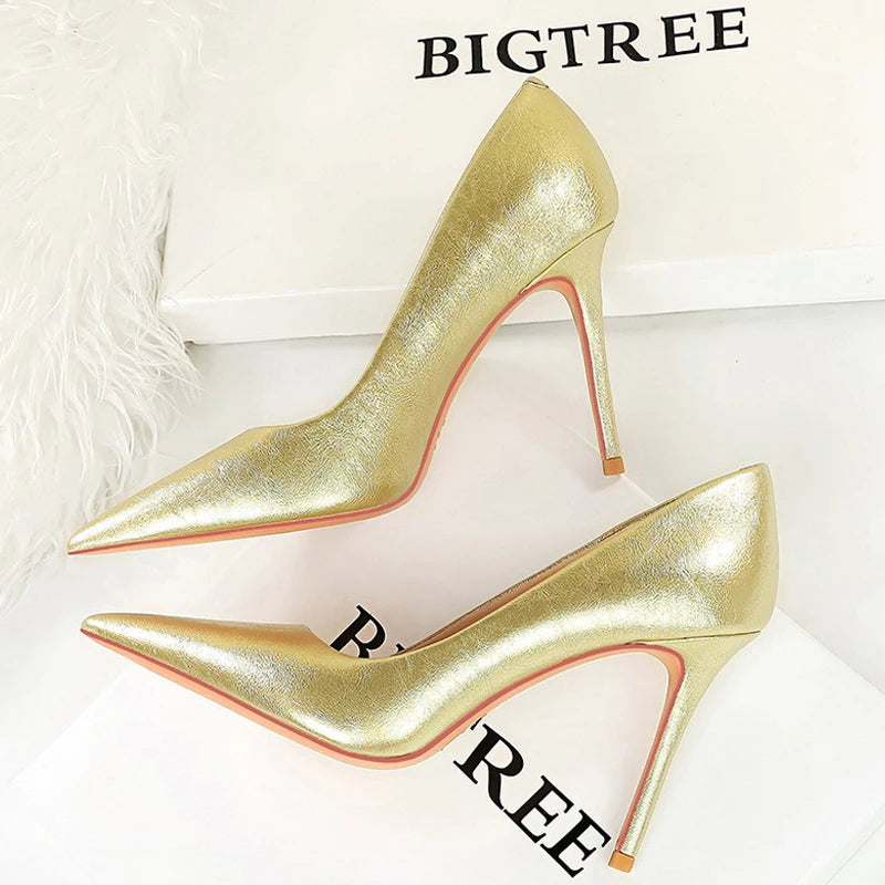 A Vintage Style Heels with Delicate Timeless Details