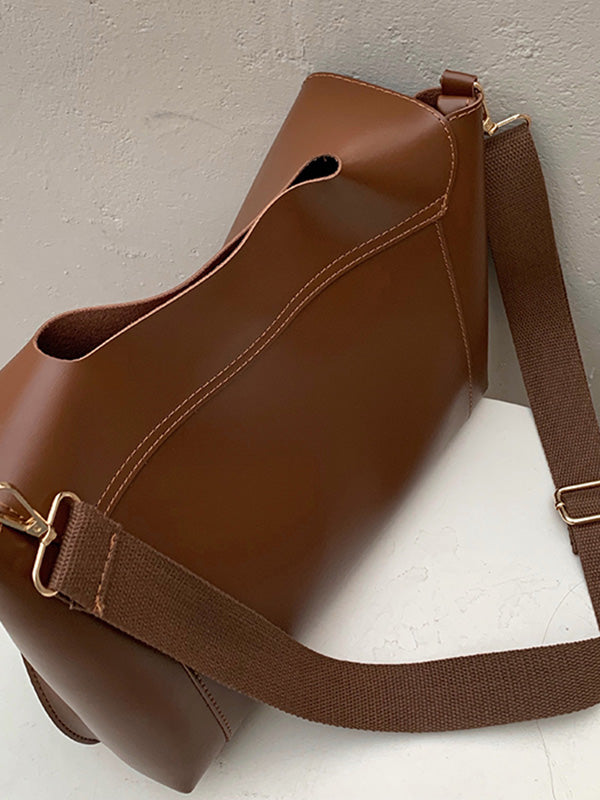 Well Tailored Bag with a Graceful Silhouette