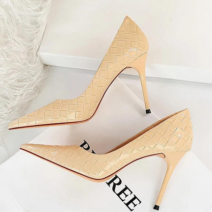 Effortlessly Elegant Heels with a Timeless Design