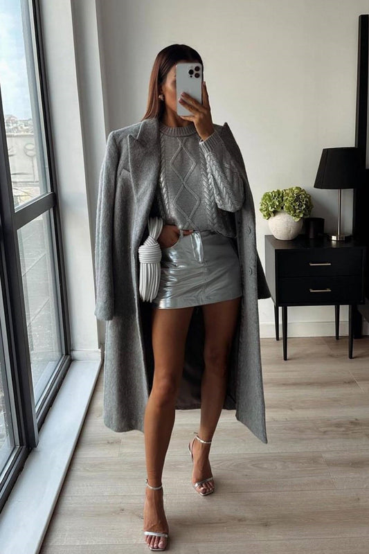 Well Tailored Sweater with a Graceful Silhouette