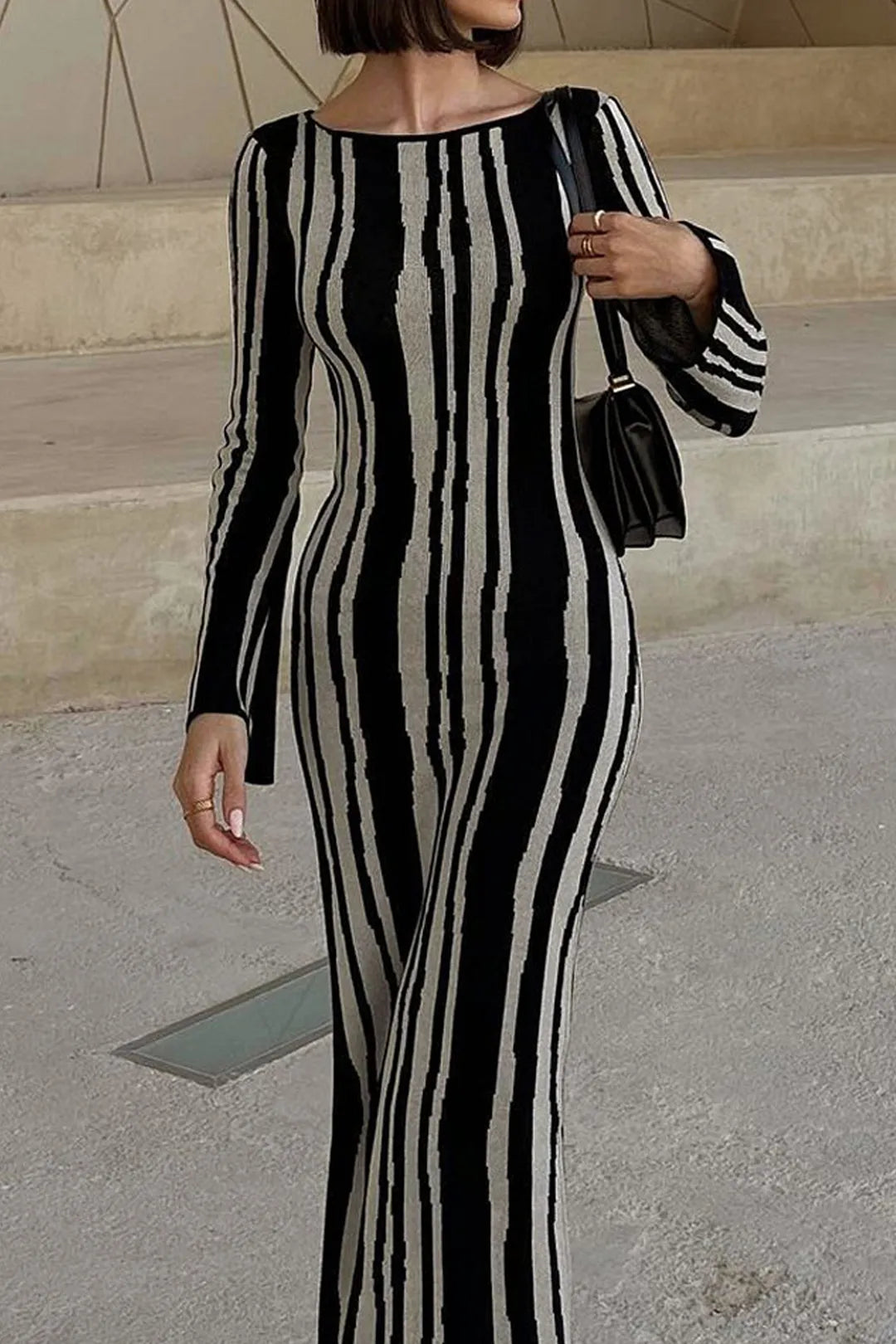 Well Tailored Dress with a Graceful Silhouette