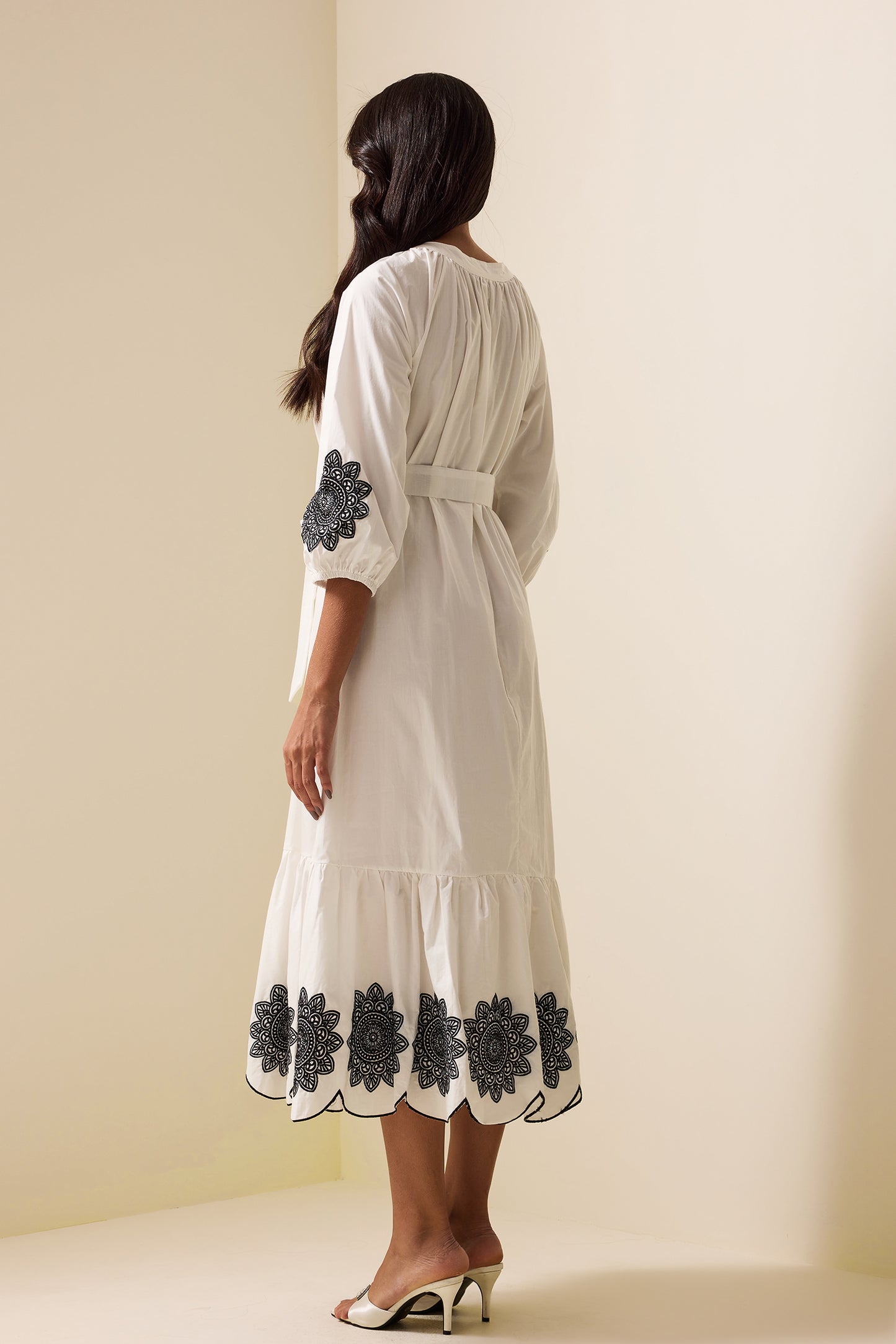 Effortlessly Elegant Dress with a Timeless Design