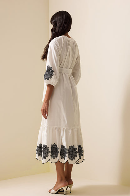 Effortlessly Elegant Dress with a Timeless Design