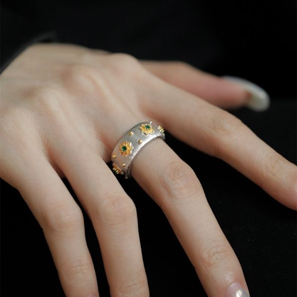 Effortlessly Elegant Garment with a Timeless Design