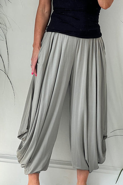 Classic Vintage Pants with a Flattering Fit