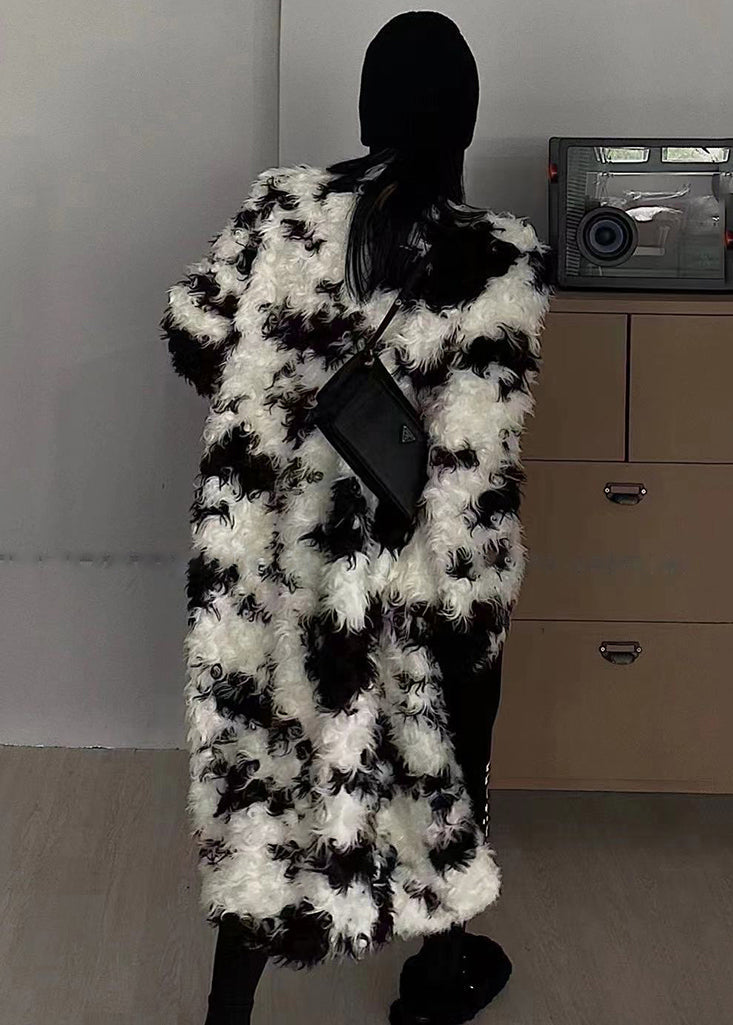Beautifully Finished Coat in a Timeless Design