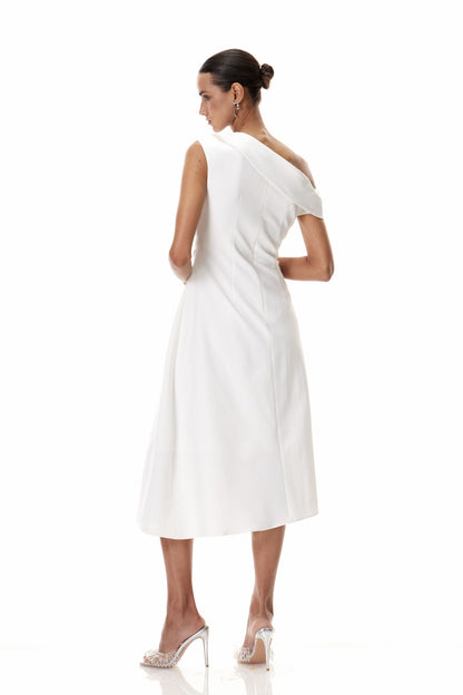 Effortlessly Elegant Dress with a Timeless Design