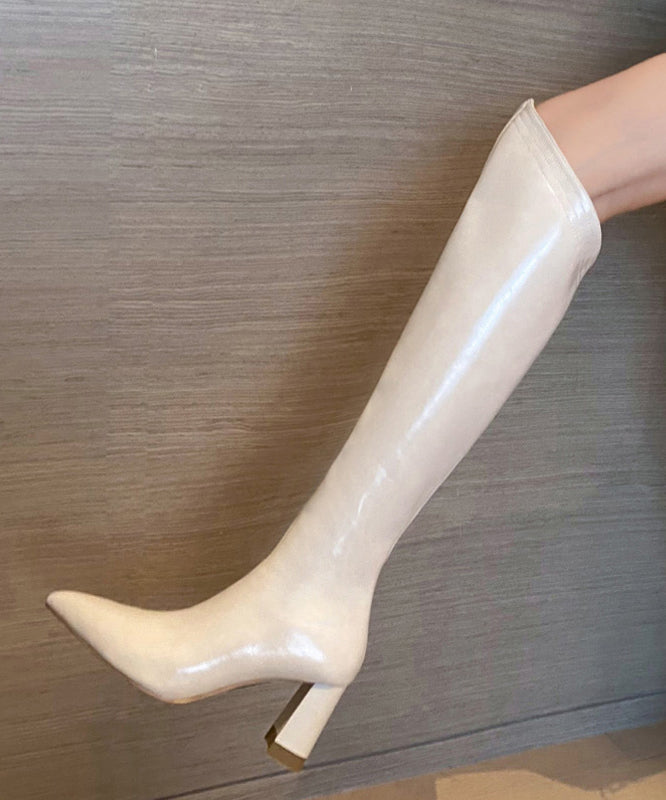 Effortlessly Elegant Boots with a Timeless Design
