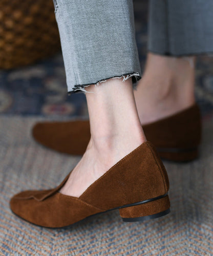 Effortlessly Elegant Shoes with a Timeless Design
