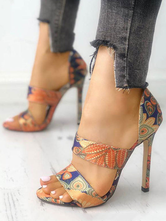 Effortlessly Elegant Sandals with a Timeless Design