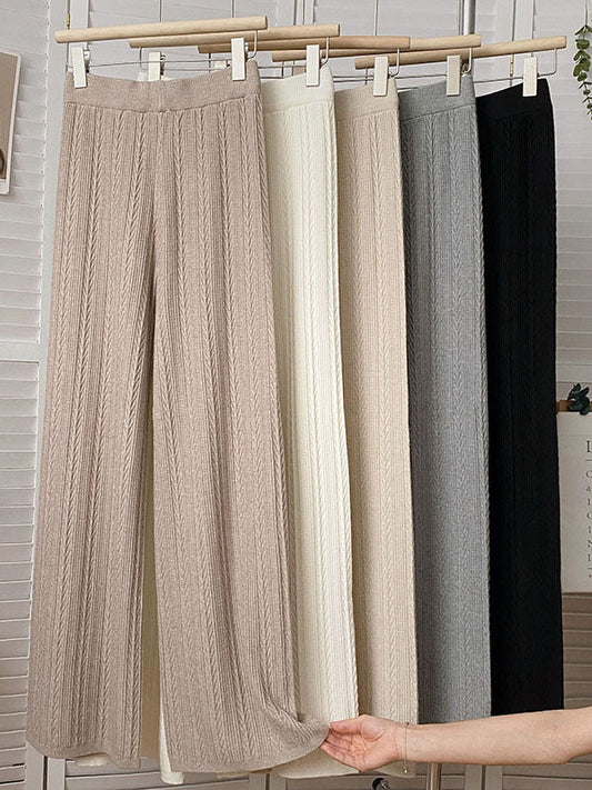 Well Tailored Trousers with a Graceful Silhouette